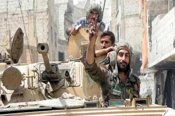 مقابله پدافند ارتش سوریه با پهپاد تروریست ها در حماه