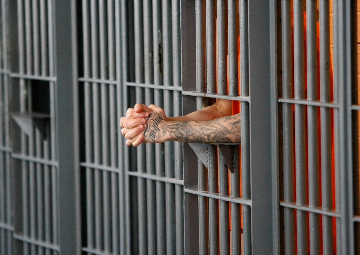 زندان های آمریکا به کانون شیوع کرونا تبدیل شده اند