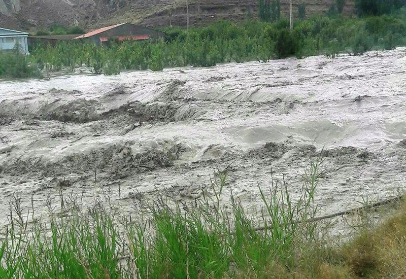سیلاب یک جاده اصلی و 9 راه روستایی را در خراسان رضوی مسدود کرد