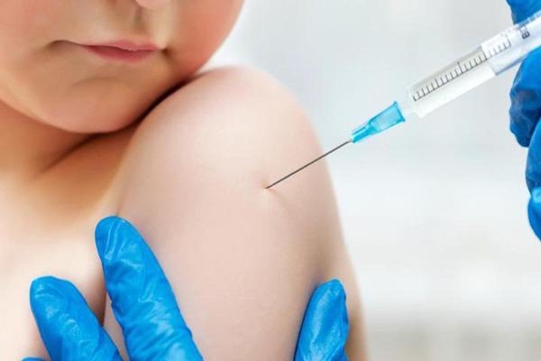 همه چیز در خصوص واکسن 18 ماهگی؛ زمان تزریق، عوارض و مراقبت های لازم
