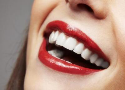 15 ترفند خانگی ساده و مقرون به صرفه برای سفید کردن دندان ها