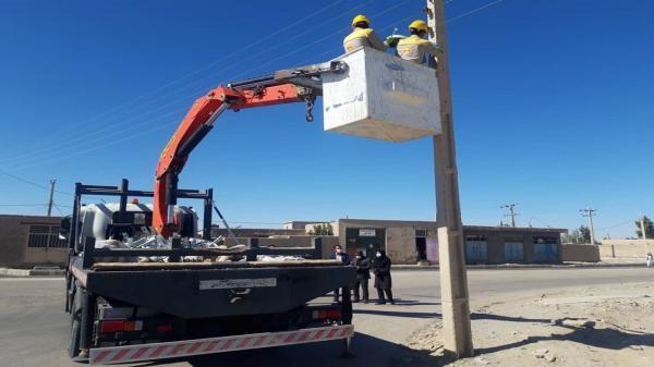 شروع نصب 150 دستگاه چراغ روشنایی در شهر قرقری شهرستان هیرمند